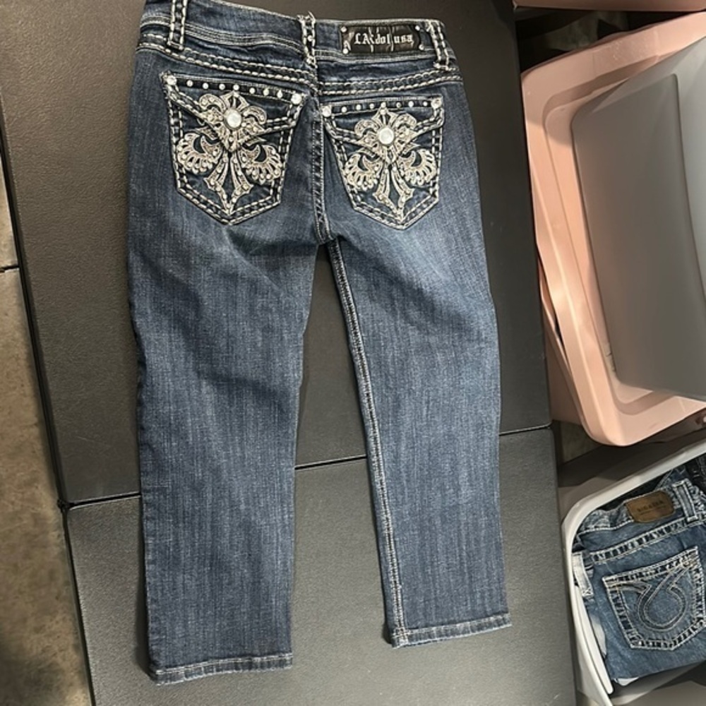 470.   L.A. Idol Blue capri Jeans with Silver studded Accents size 29 x 18 long